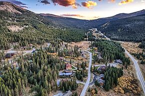 Peaks Paradise 4 Bedroom Home by RedAwning