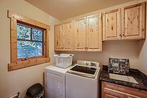 Peaks Paradise 4 Bedroom Home by RedAwning