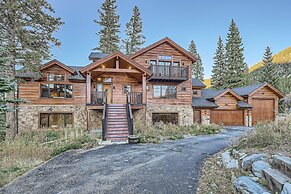 Peaks Paradise 4 Bedroom Home by RedAwning