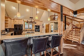 Peaks Paradise 4 Bedroom Home by RedAwning