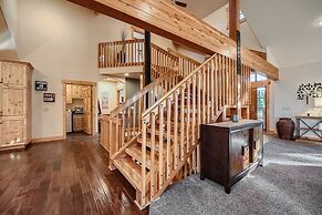 Peaks Paradise 4 Bedroom Home by RedAwning