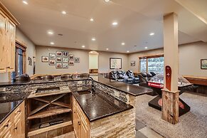 Peaks Paradise 4 Bedroom Home by RedAwning