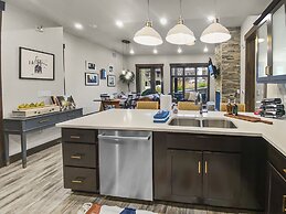 106 Blackstone Mountain Marvel! 2 Bedroom Condo by RedAwning