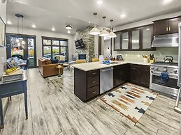 106 Blackstone Mountain Marvel! 2 Bedroom Condo by RedAwning