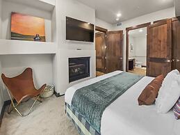 106 Blackstone Mountain Marvel! 2 Bedroom Condo by RedAwning