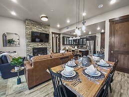 106 Blackstone Mountain Marvel! 2 Bedroom Condo by RedAwning