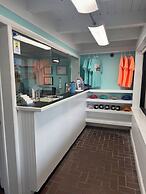 The Beach House Motel & Suites
