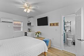 The Beach House Motel & Suites