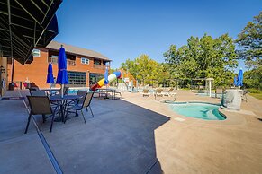 Branson Getaway w/ Indoor & Outdoor Pool Access!