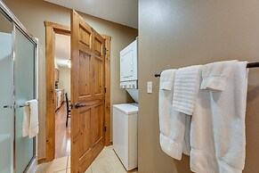 Branson Getaway w/ Indoor & Outdoor Pool Access!