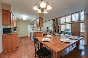 Branson Getaway w/ Indoor & Outdoor Pool Access!