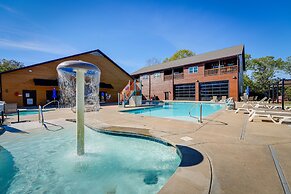 Branson Getaway w/ Indoor & Outdoor Pool Access!