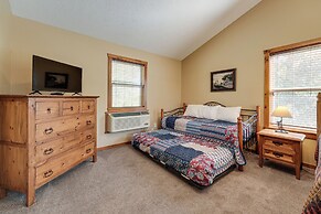 Branson Getaway w/ Indoor & Outdoor Pool Access!