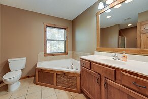 Branson Getaway w/ Indoor & Outdoor Pool Access!