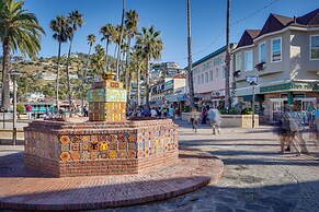 Avalon Cottage < Half-mi to Beaches & Crescent Ave