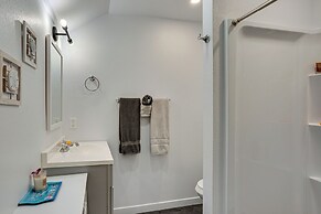 Avalon Cottage < Half-mi to Beaches & Crescent Ave