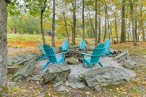 Hot Tub & Pool Access: Year-round Pocono Retreat!