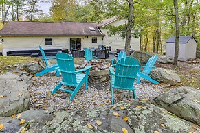 Hot Tub & Pool Access: Year-round Pocono Retreat!