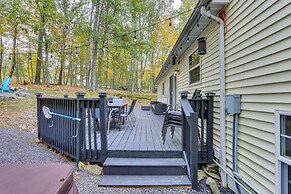 Hot Tub & Pool Access: Year-round Pocono Retreat!