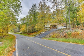 Hot Tub & Pool Access: Year-round Pocono Retreat!