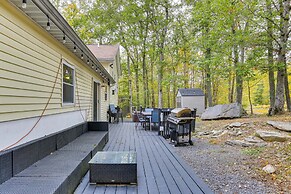 Hot Tub & Pool Access: Year-round Pocono Retreat!