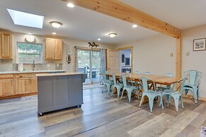 Hot Tub & Pool Access: Year-round Pocono Retreat!