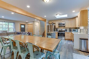 Hot Tub & Pool Access: Year-round Pocono Retreat!