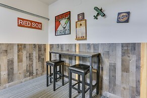 Hot Tub & Pool Access: Year-round Pocono Retreat!