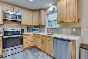 Hot Tub & Pool Access: Year-round Pocono Retreat!