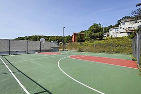 Hot Tub & Pool Access: Year-round Pocono Retreat!