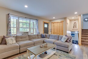 Hot Tub & Pool Access: Year-round Pocono Retreat!