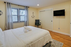 Boston Duplex w/ Foosball Table: 11 Mi to Downtown