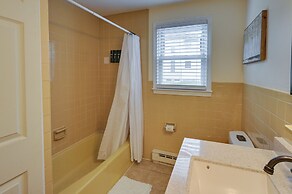 Boston Duplex w/ Foosball Table: 11 Mi to Downtown