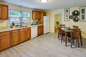 Boston Duplex w/ Foosball Table: 11 Mi to Downtown