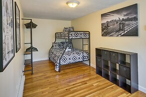 Boston Duplex w/ Foosball Table: 11 Mi to Downtown