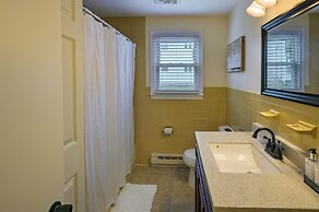 Boston Duplex w/ Foosball Table: 11 Mi to Downtown