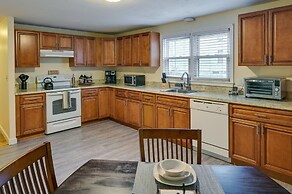 Boston Duplex w/ Foosball Table: 11 Mi to Downtown