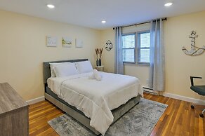 Boston Duplex w/ Foosball Table: 11 Mi to Downtown