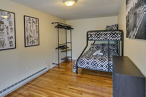 Boston Duplex w/ Foosball Table: 11 Mi to Downtown
