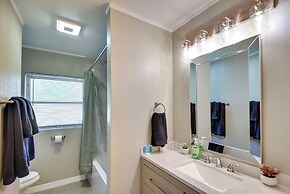 Vibrant Deland House Near Stetson University!