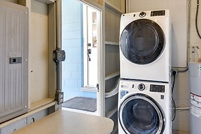 Vibrant Deland House Near Stetson University!