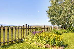 Charming Livingston Vacation Rental w/ Views!