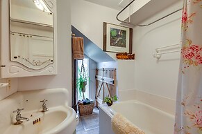 Charming Livingston Vacation Rental w/ Views!