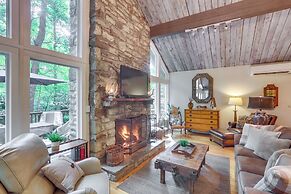 Well-appointed Boone Home w/ Hot Tub + Gas Grill