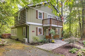 Well-appointed Boone Home w/ Hot Tub + Gas Grill