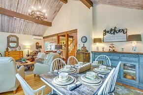 Well-appointed Boone Home w/ Hot Tub + Gas Grill