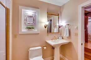 Well-appointed Boone Home w/ Hot Tub + Gas Grill