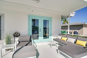 Dock, Grill & Pool: Waterfront Cape Coral Home!