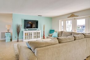 Dock, Grill & Pool: Waterfront Cape Coral Home!