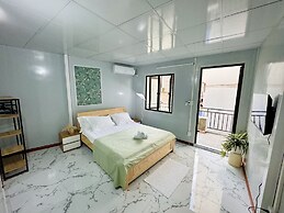 Local Me - Exclusive Centre House